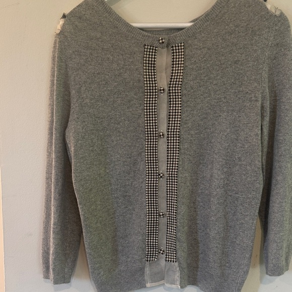 Elegant Gray Sweater with Sheer Details - Picture 2 of 8